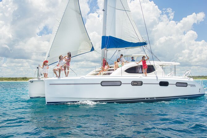 Half-Day Luxury Sailing Experience in Tulum With Open Bar - Onboard Amenities and Dining