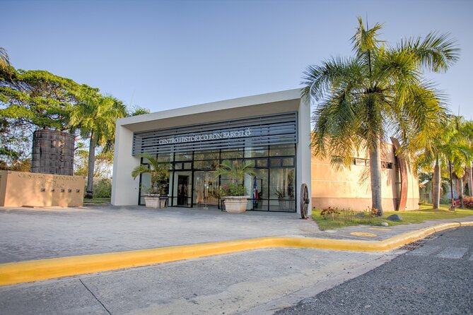 Half-Day Tour: Ron Barceló Factory Experience From Santo Domingo - Lunch and Dining