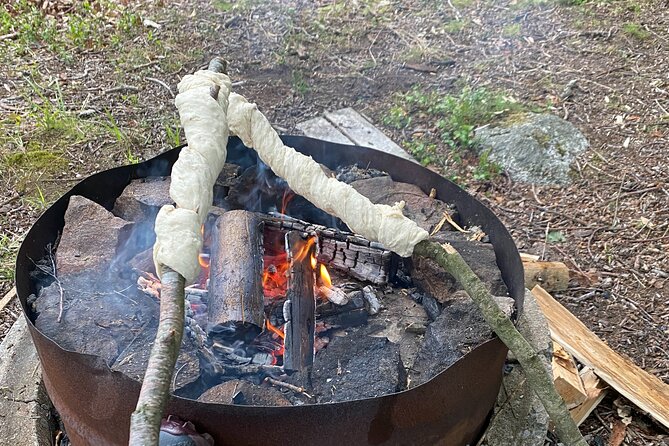 Hike With Wild Forage Surviving Tips and Local Lunch at the Lake - Enjoying a Local Lakeside Lunch