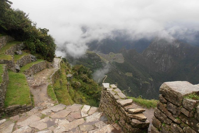 Inca Trail to Machu Picchu | Classic 2 Days | Small Group Service | - Tour Guide and Language
