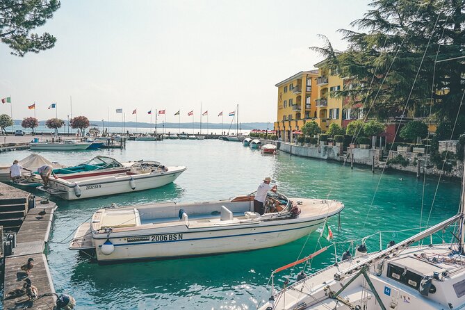 Lake Garda: Sirmione Boat Tour and Walking Tour - Walking Tour of Sirmione