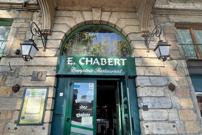 Lyon Scavenger Hunt and Sights Self-Guided Tour - Using the Explorial App