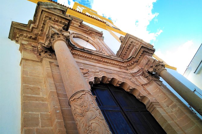 Marbella: Group Walking Tour - Appreciating Local Art