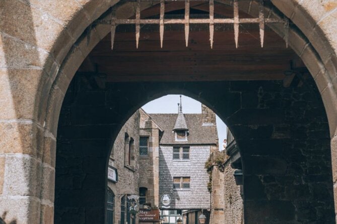 Mont-St-Michel: Shared Tour (10 Max) Abbey Ticket Included - Ask Away