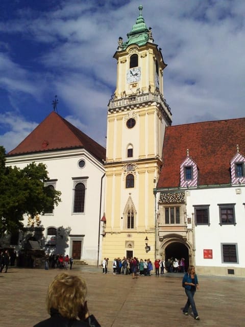 Neighboring in Bratislava: Full-Day Tour From Budapest - Language and Guide Services