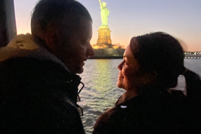 NYC: Statue of Liberty & Skyline 90 Min Sunset Cruise & Cash Bar - Highlights of the NYC Skyline