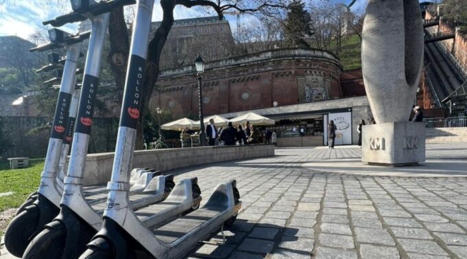 PRIVATE Budapest: Guided E-Scooter Tour - Exploring Budapest on E-Scooters