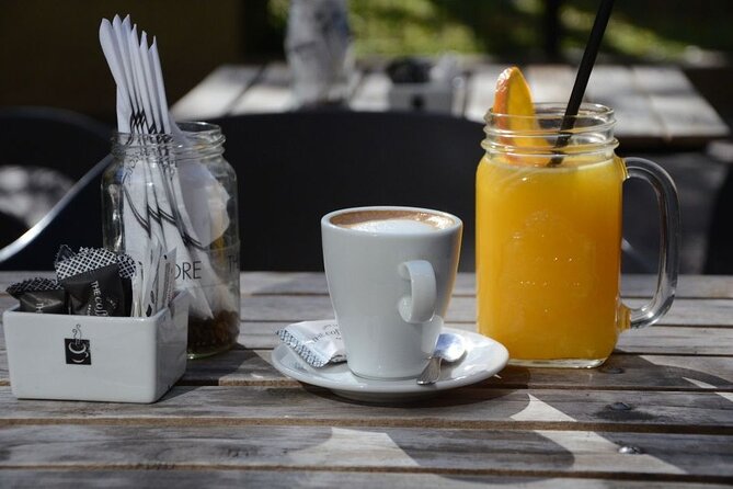 Private City Tour With Breakfast or Afternoon Coffee in Alcazar Gardens - Exploring Sevilles Key Landmarks