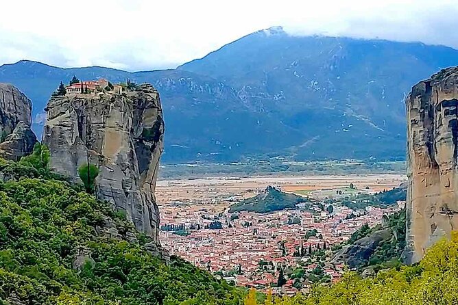 Private Full Day Tour to Meteora From Volos - Knowledgeable Guides