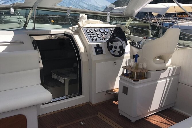 Private Guided Day Boat Trip From Sorrento to Capri - Exploring Capris Highlights