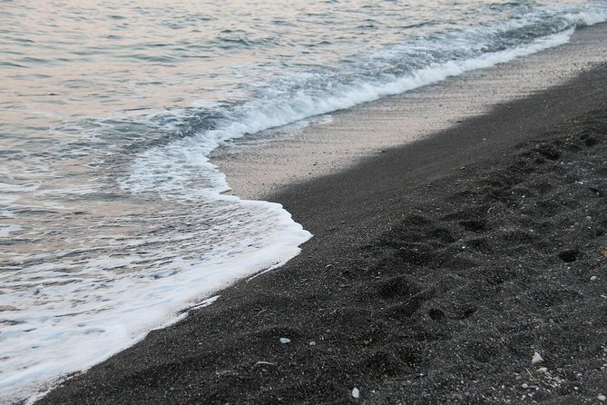 Private Half-Day Sightseeing Tour in Santorini - Perissa Beach Adventure