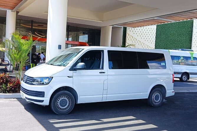 Private Luxury SUV Cancun Airport to Cancun Hotel Zone - Driver Punctuality and Communication