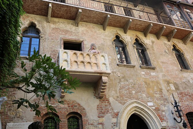 Private Tour of Verona With History and Top Gastronomy - Discovering Local Gastronomy