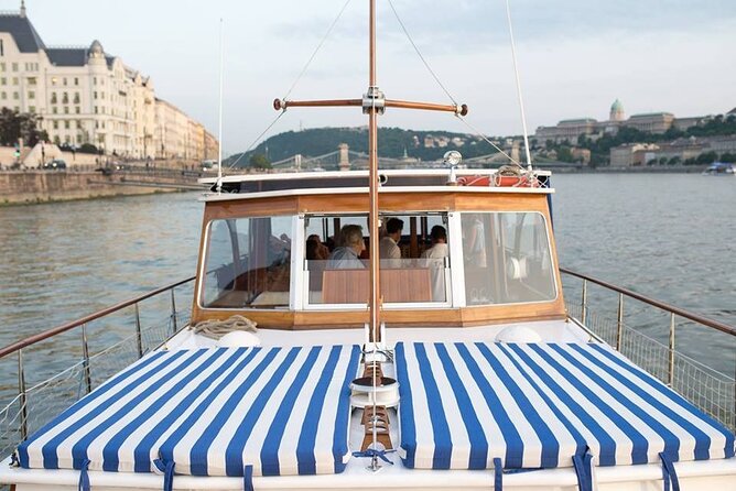 Private Yacht Tour in Budapest - Accessibility
