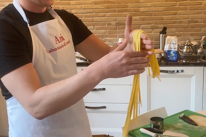 Roma Pasta Class - Spritz, Fettuccine and Tiramisu - Pasta-making Process