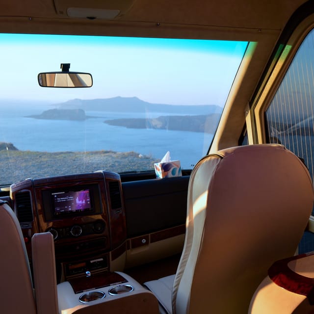 Santorini Highlights : Private 4-Hour Tour - Visiting Oia
