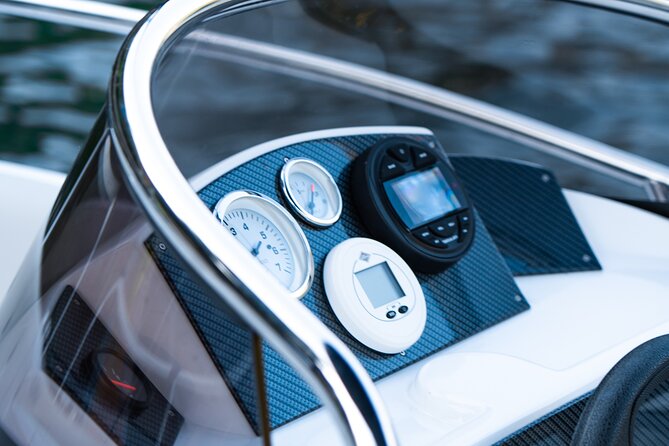 Self Driving Boats on Lake Como - Experiential Highlights and Amenities