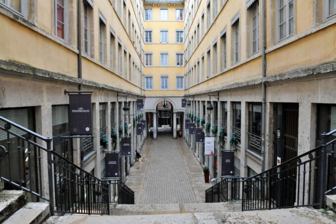 Storytelling Tour of Croix-Rousse - Immersive Storytelling