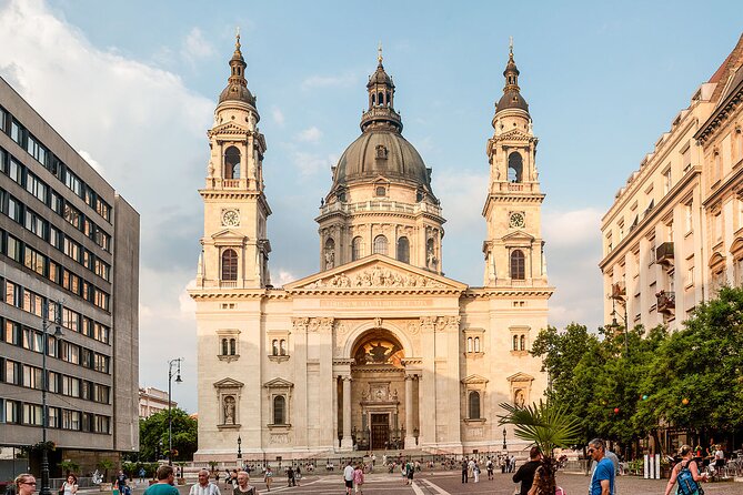 Student Group Tour - Budget-Friendly Dining and Nightlife