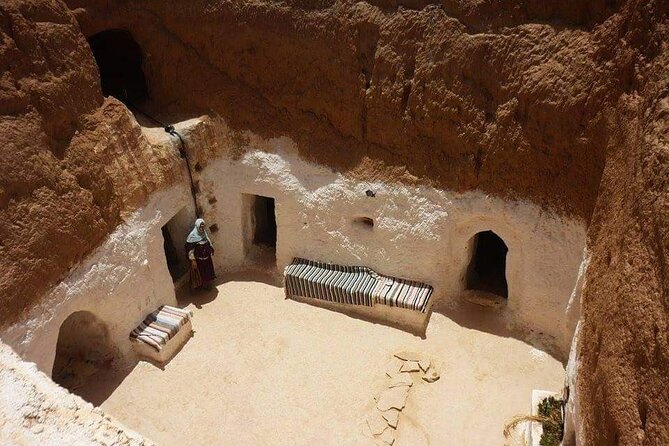 The Tunisian South Between Oasis and Mountain: 3 Days / 2 Nights Douz and Tozeur - Taking in Berber Culture