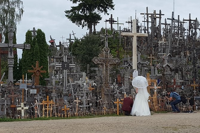 Tour From Riga to Vilnius: Bauska Castle, Rundale Palace and the Hill of Crosses - Positive Traveler Reviews