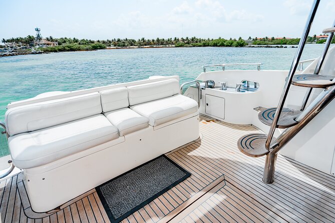 5-Hour 2-Stop Private 50 Azimut Yacht Tour With Food, Open Bar & Snorkeling - Yacht Amenities