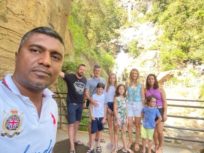 8 Days Round Tour Across Beautiful Nature of Sri Lanka - Airport and Hotel Services