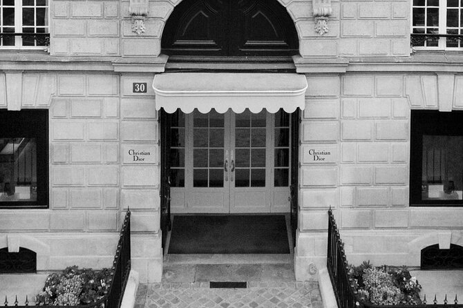 8-hours VIP Private Sightseeing and Shopping Tour in Paris - Stroll Through Marais District