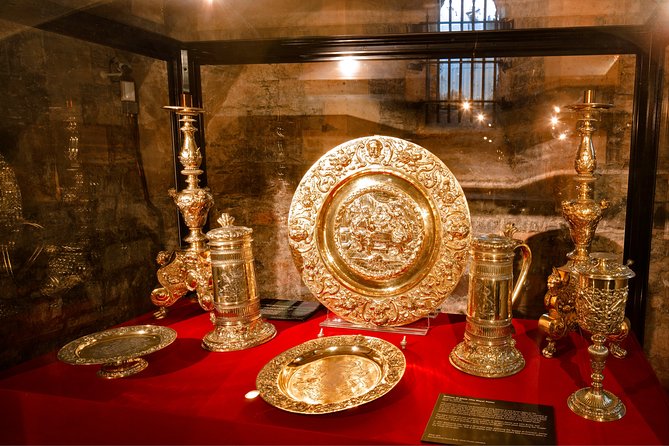 Dublin – Top 10 City Highlights Walking Tour - Hearing Stories of Christ Church