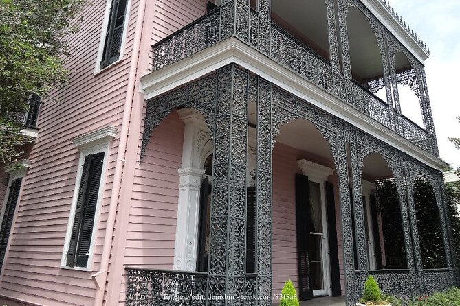 Explore New Orleans Garden District: Private 2-hour Walking Tour - Highlights of the Garden District