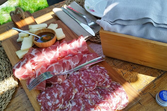 Food and Wine Tasting of Valtenesi and Lugana - Group Size and Traveler Details