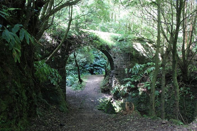 Half Day Hiking Tour Janela Do Inferno and Lagoa Do Fogo - Frequently Asked Questions