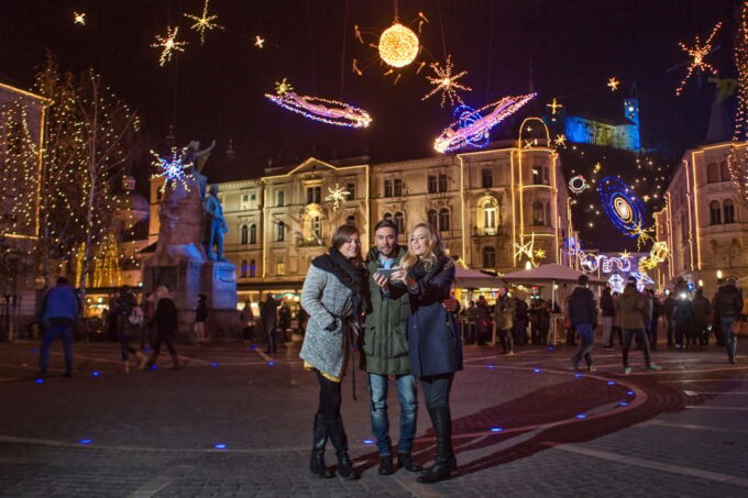 Ljubljana: Tour of the Festive Decorations - Booking Information