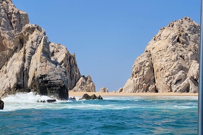 Los Cabos Private Yacht Tour, Water Activities, Lunch and Drinks - Destinations: Chileno Bay and Santa Maria Bay