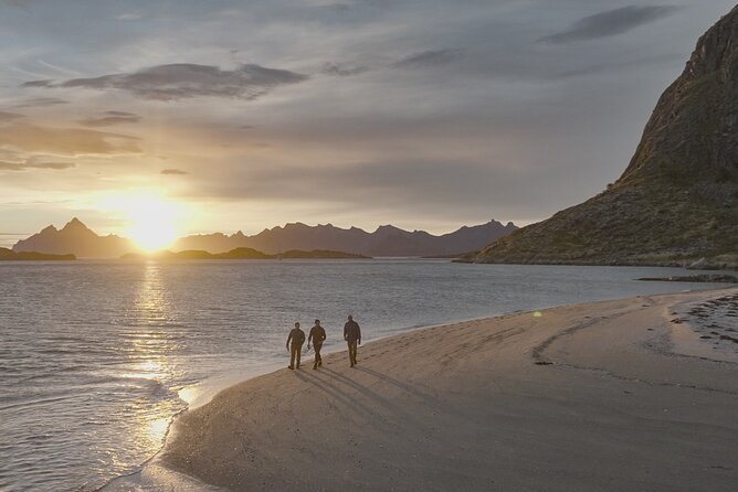 Luxury Lofoten Yacht Tour W Kayak SUP Hot Tub BBQ & Beach Bonfire - Capturing Memories on the Yacht
