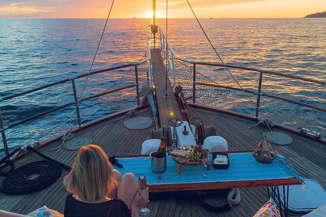 Luxury Sunset Sailboat, Gourmet Dinner and Premium Open Bar - Frequently Asked Questions