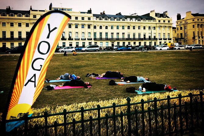 Outdoor Yoga Class at Brightons Sea Front - Scenic Ocean View and Relaxation