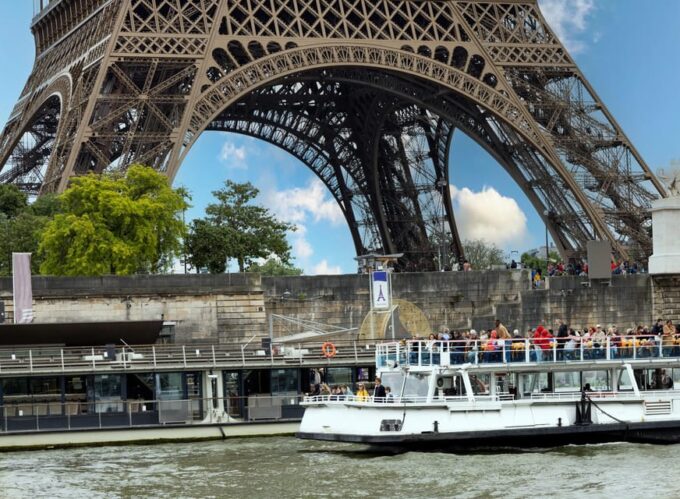Paris: Full-Day Private Tour in a Van - Boat Cruise on the Seine
