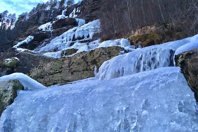 PRIVATE GUIDED TOUR: Highlights of Norway – Trip to the Sognefjord – WINTER - Admiring Waterfalls and Fjord Cruises