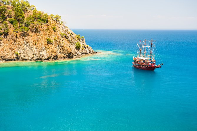 Private Luxury Yacht Tour With Lunch and Drinks - Frequently Asked Questions