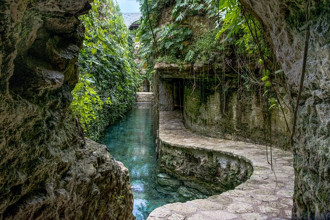 Private Tour Cenotes of Mucuyche & Santa Barbara in One Day - Traditional Dining