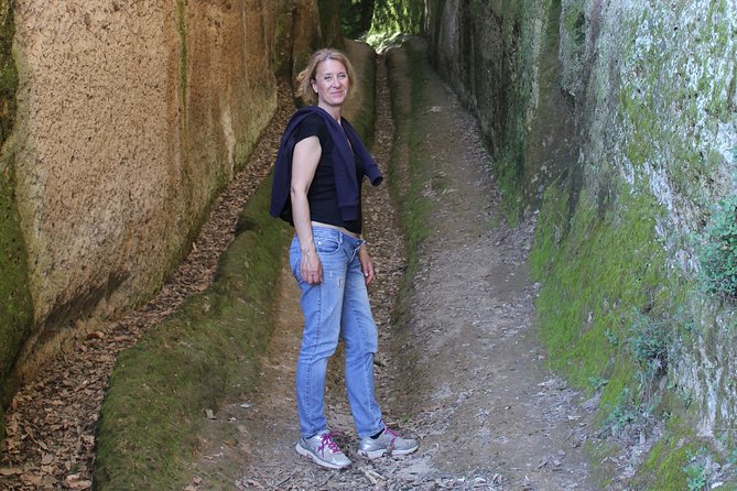 Private Tour of Pitigliano and Etruscan Cave Routes - What to Expect