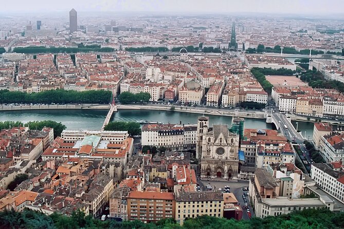 Private Transfer: Port of LYON to Lyon Airport LYS in Luxury Van - Frequently Asked Questions