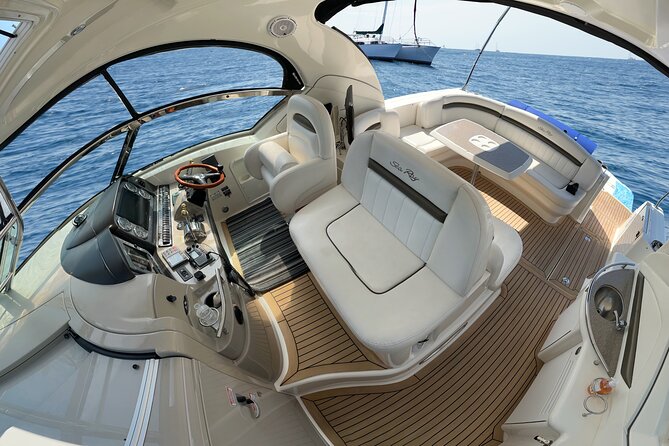 Private Yacht Sea Ray All-Inclusive Charter in Cabo - Professional Photography Included