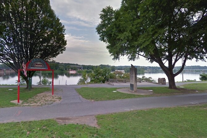 Self-Guided Harrisburg Scavenger Hunt: Capitol Reflections - Questions About Your Stay