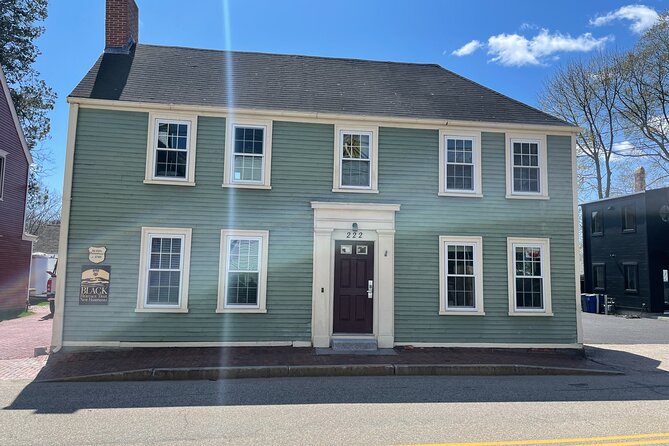 Self Guided Haunted Walking Tour in Portsmouth APP/GPS/EMF Reader - Using the WalknTours App and GPS