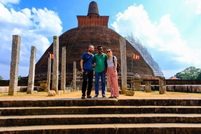 Srilanka - Discover Your Amazing Time With Expert Guide - Customizable Itineraries