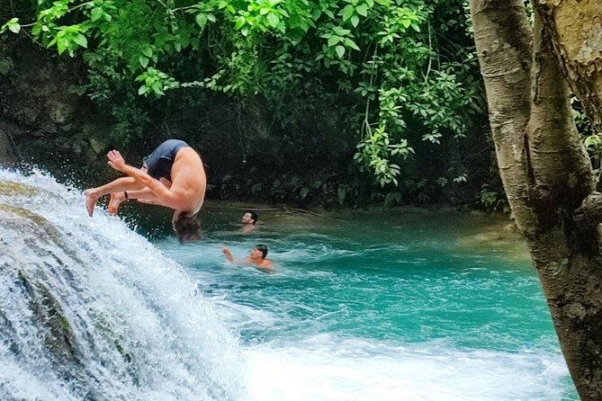 Tour to Copalitilla Magical Waterfalls From Huatulco With Admission Included - Local Food and Tastings