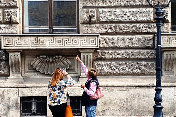 Walking Tour and Wine Tasting With Legends in the Castle District - Local Expertise
