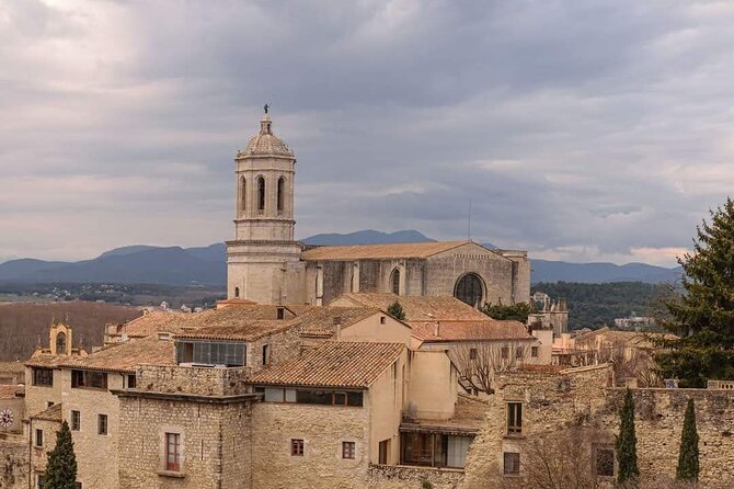 Walking Tour in Girona History and Gastronomy With Tasting - Savoring Local Gastronomy
